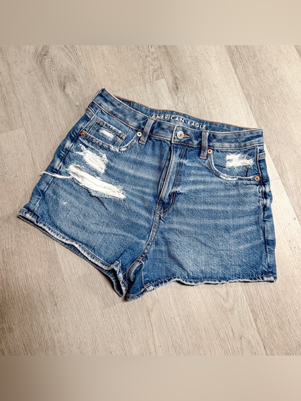 •AMERICAN EAGLE• MOM DENIM SHORTS